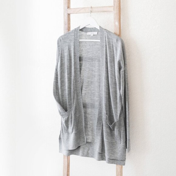 Ann Taylor Loft Cardigan Sz M Gray Wool Blend Pockets Lightweight - Picture 1 of 8